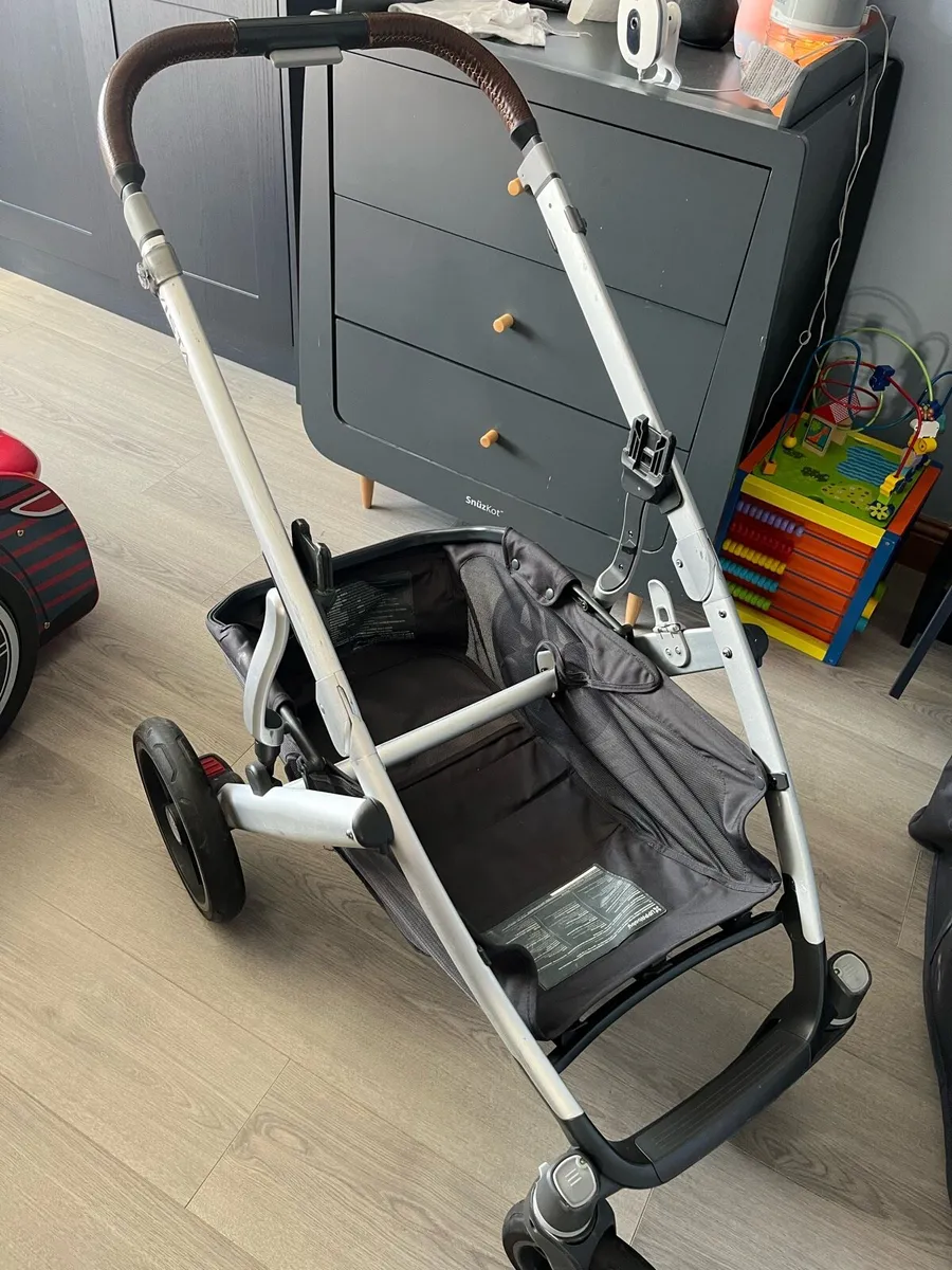 Uppababy buggy (with rumble seat for 2 kids) - Image 1