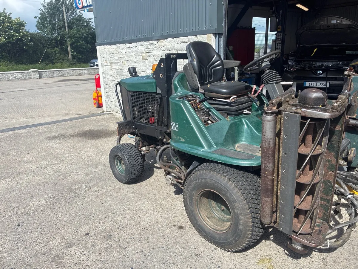 Golf course , pitch and out  lawn mower - Image 1
