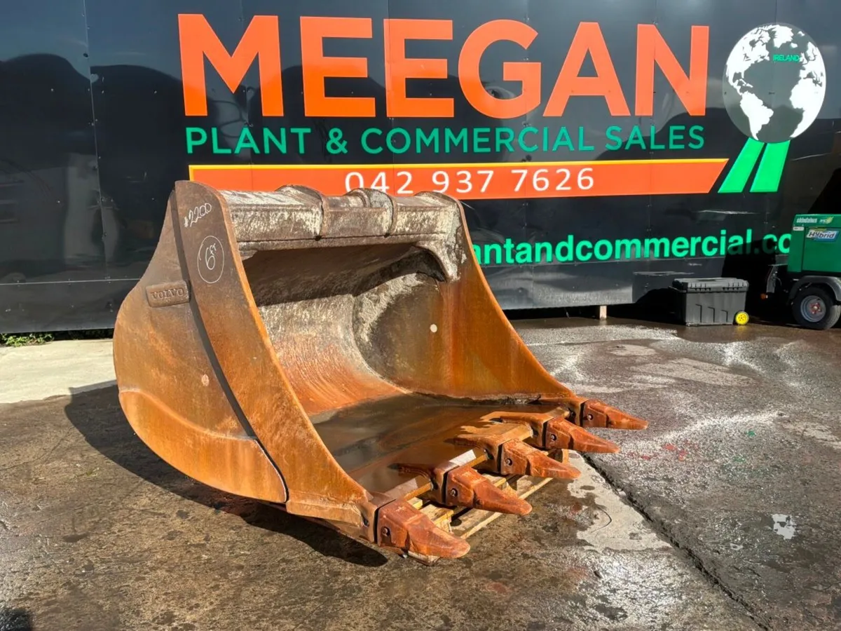 72" VOLVO DIGGING BUCKET......100mm PINS....2200m. - Image 1