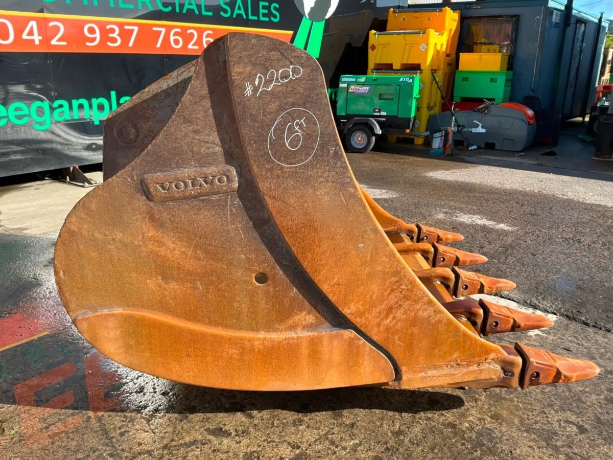 72" VOLVO DIGGING BUCKET......100mm PINS....2200m. - Image 3