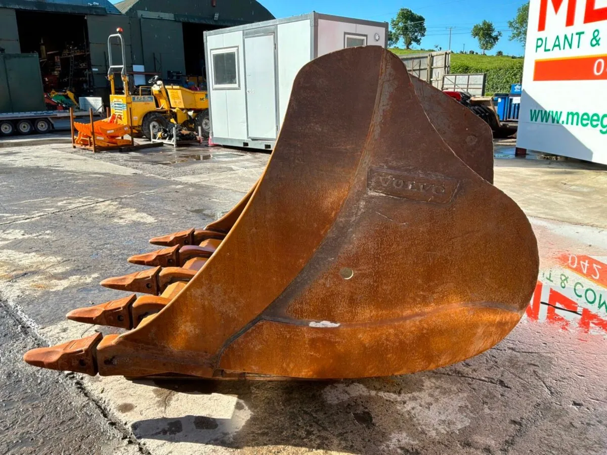72" VOLVO DIGGING BUCKET......100mm PINS....2200m. - Image 4