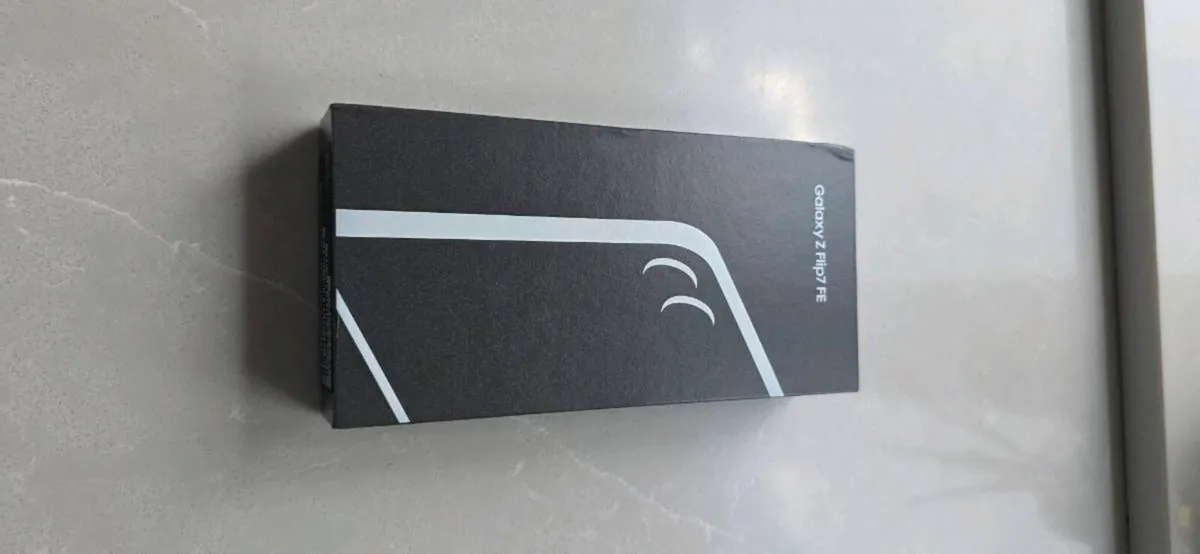 Samsung Galaxy Z Flip7 - Image 4