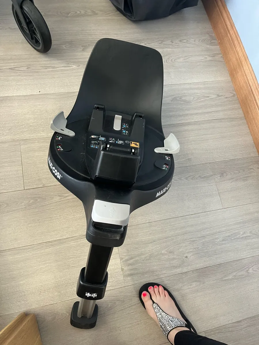 MaxiCosi baby car seat - Image 4