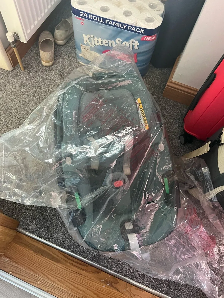 MaxiCosi baby car seat - Image 3