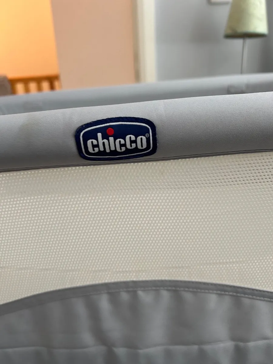 Chicco next to me co sleeper - Image 1