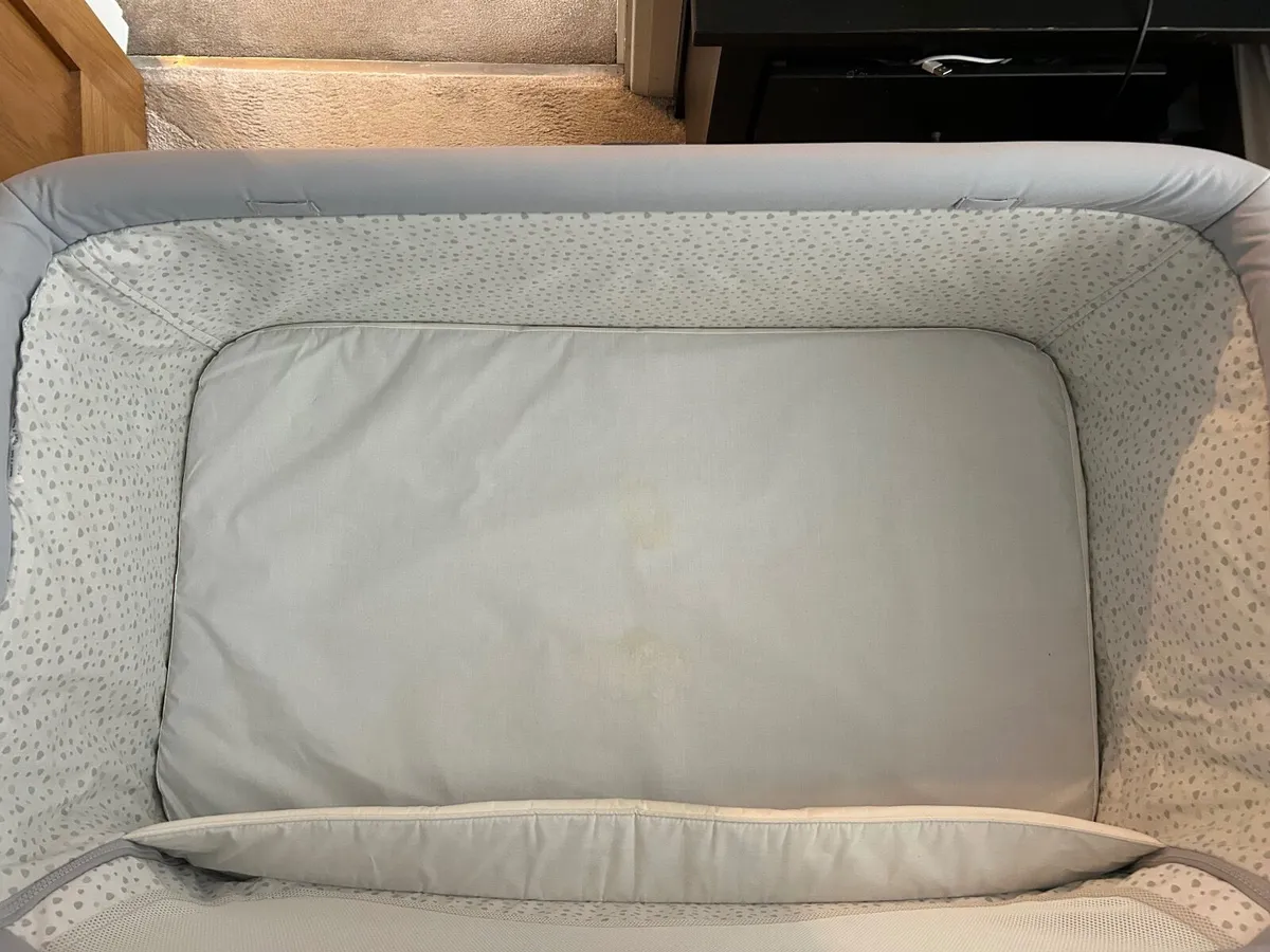 Chicco next to me co sleeper - Image 3