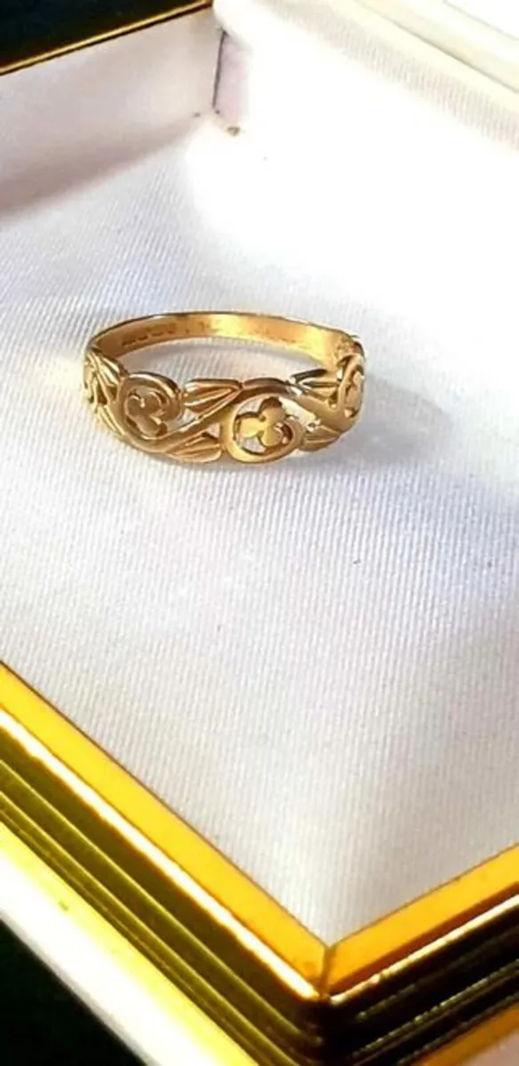 Vintage Hallmarked 9ct Gold 'Clover' Wedding Band - Image 3