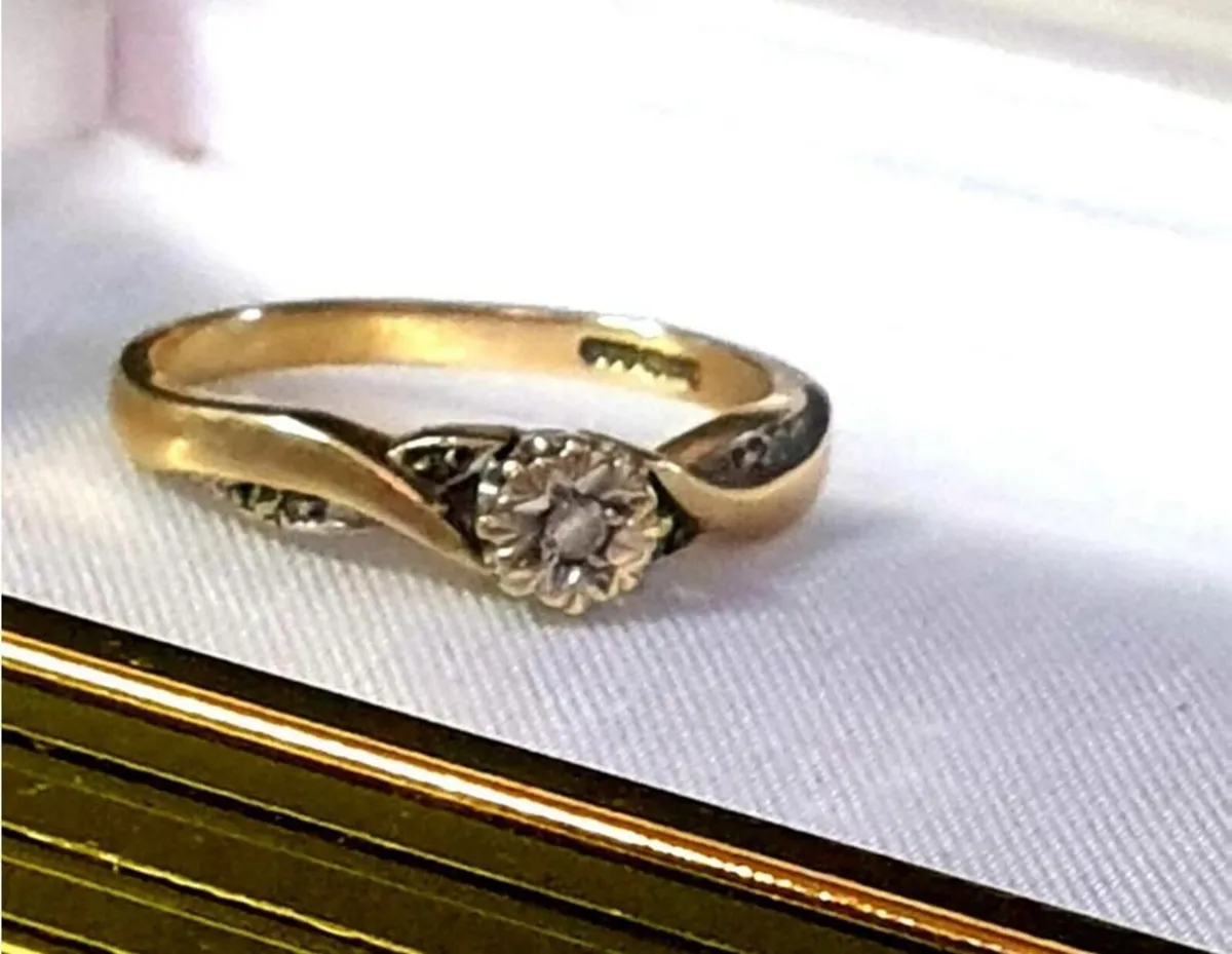 Vintage Hallmarked 9ct Gold Diamond Ring - Image 2