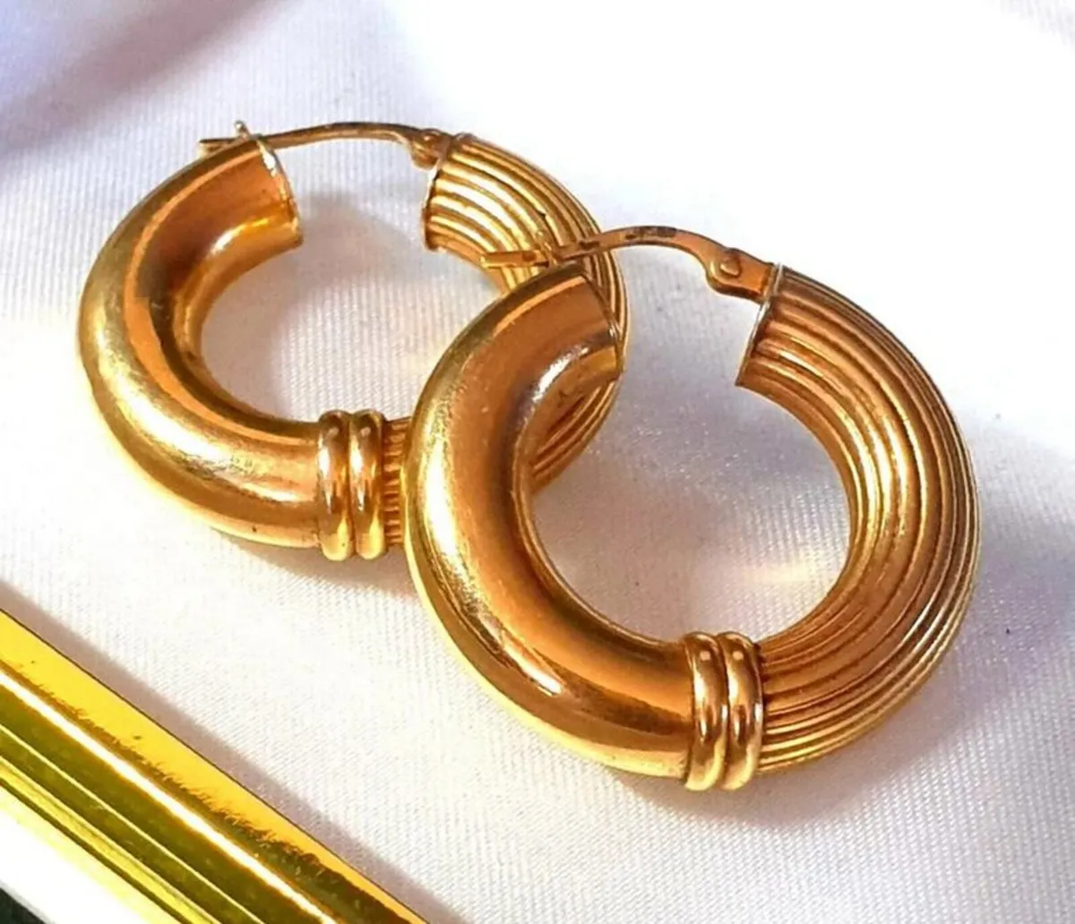Vintage 9ct Gold Hallmarked Chunky Earrings - Image 4