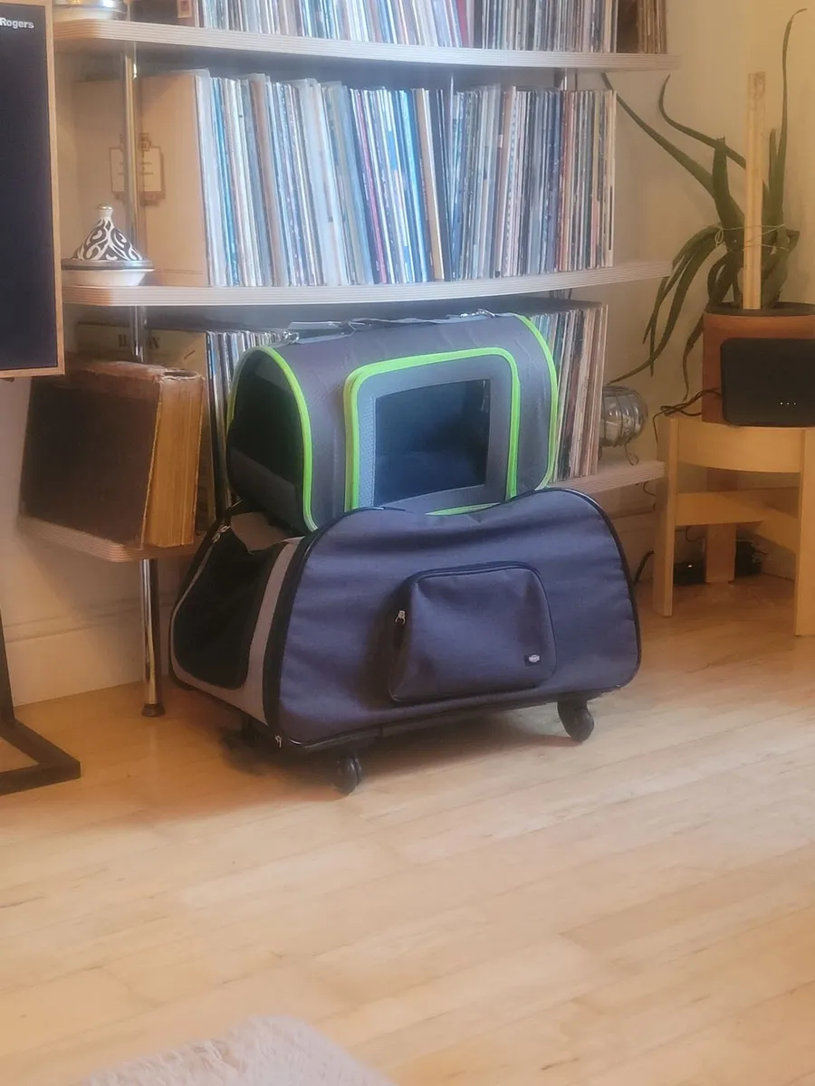 2 virtially new cat carriers - Image 4