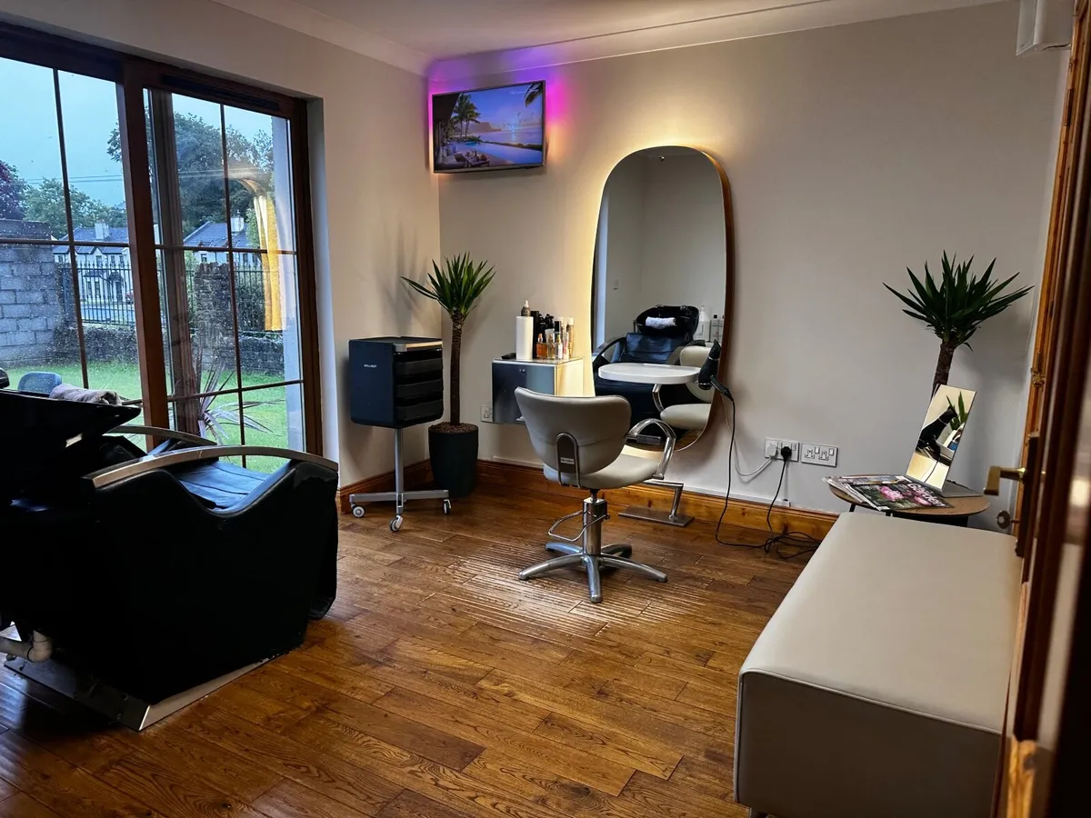 Hair saloon furniture - Image 4