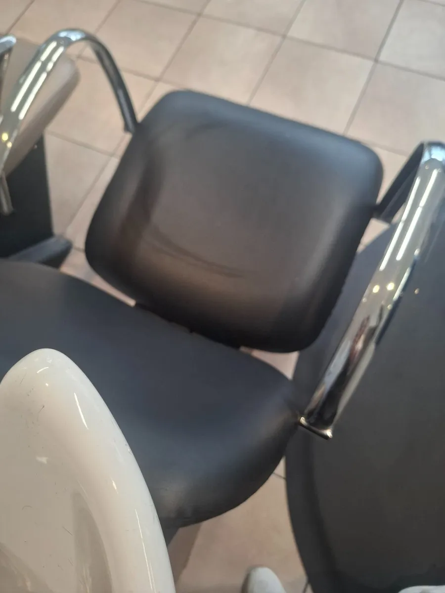 Sink with seat - Image 1