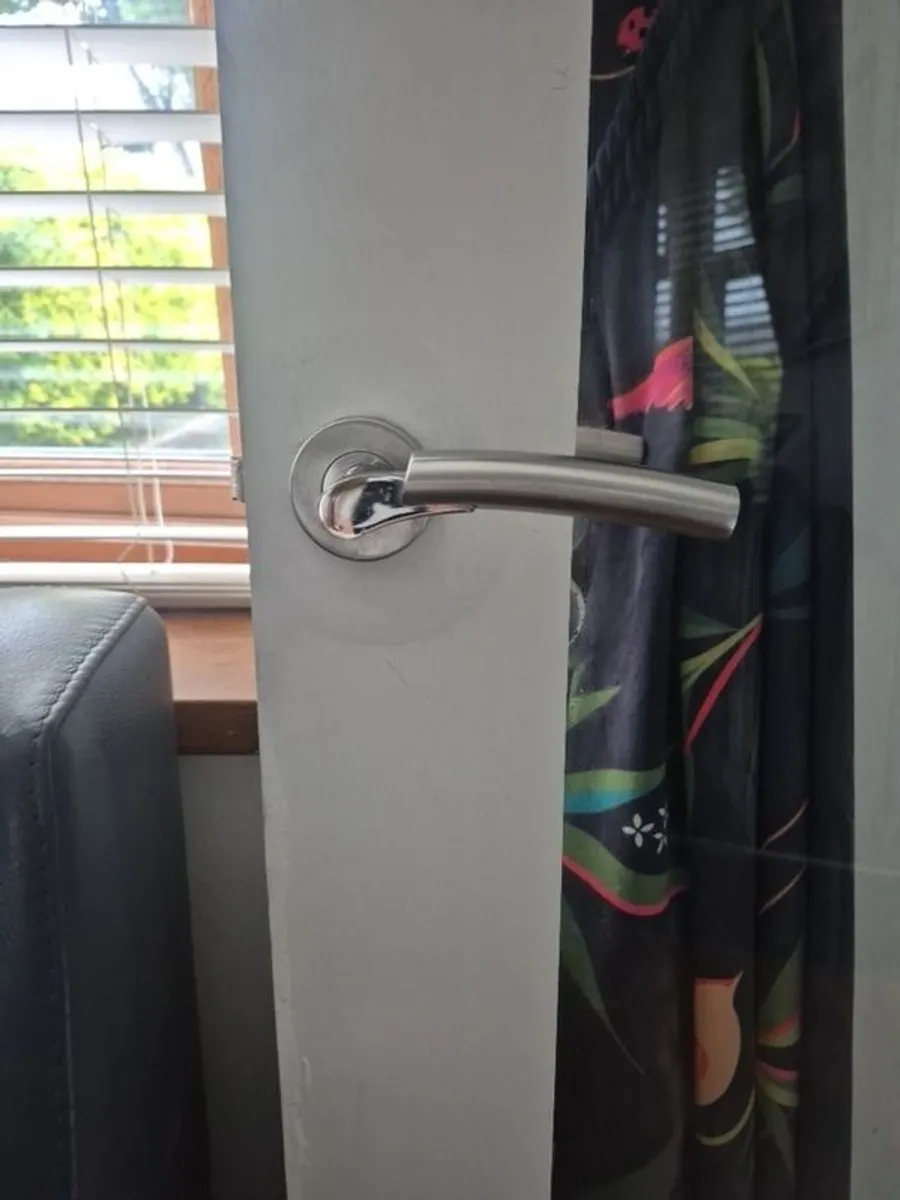 One Glass  WhiteDoor for sale in great condition - Image 4