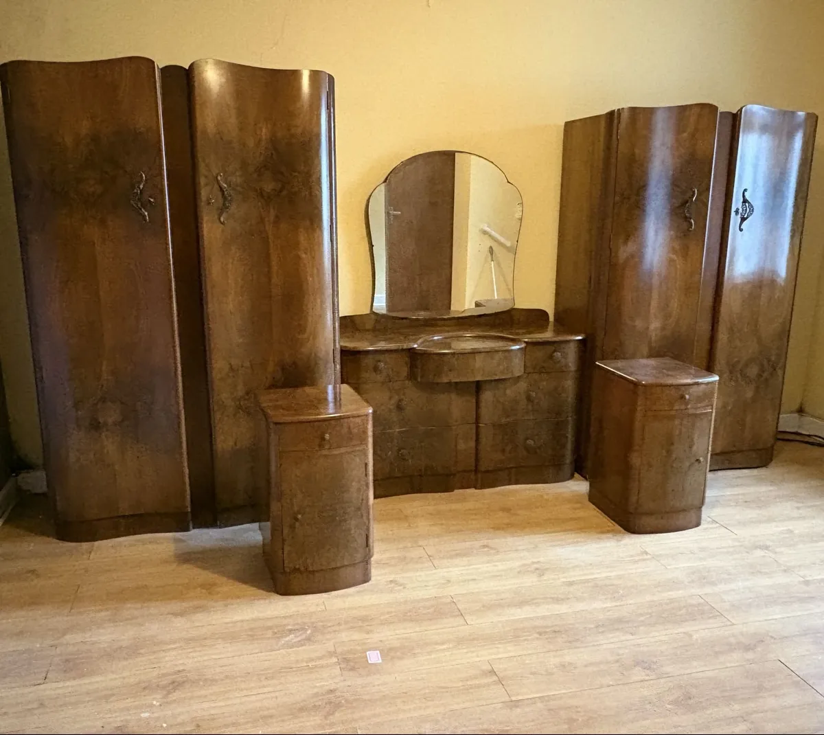 Vintage 1950s Walnut Veneer Bedroom Furniture Set - Image 1