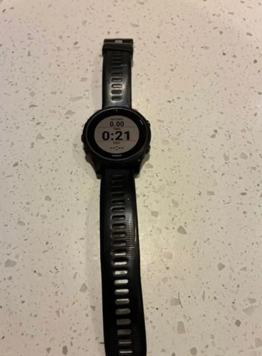 Garmin Forerunner 945 Triathlon GPS Watch (Black)