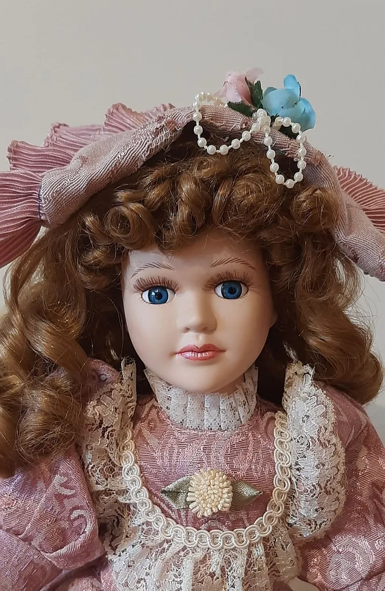 Porcelain doll - Image 1