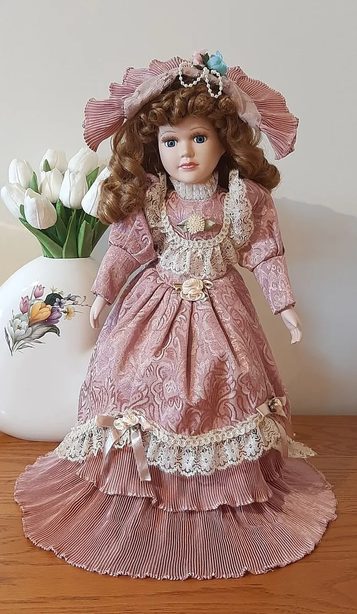 Porcelain doll - Image 2