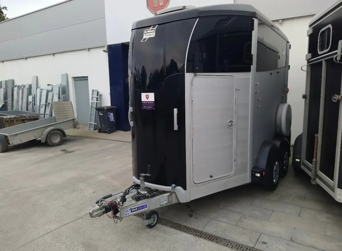 REWARD for Stolen Horsebox Ifor Williams HBX506 - Image 1
