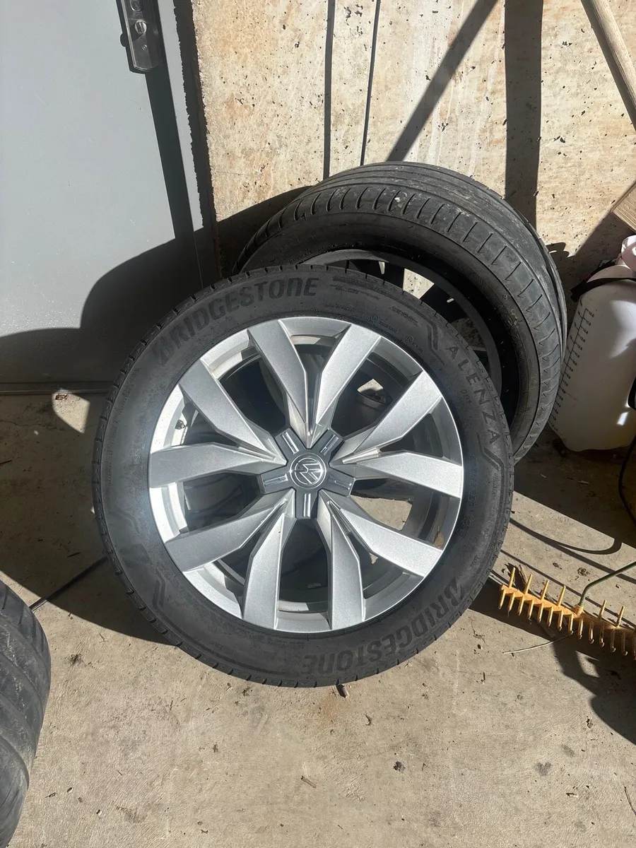 Touareg alloy wheels and tyres - Image 3
