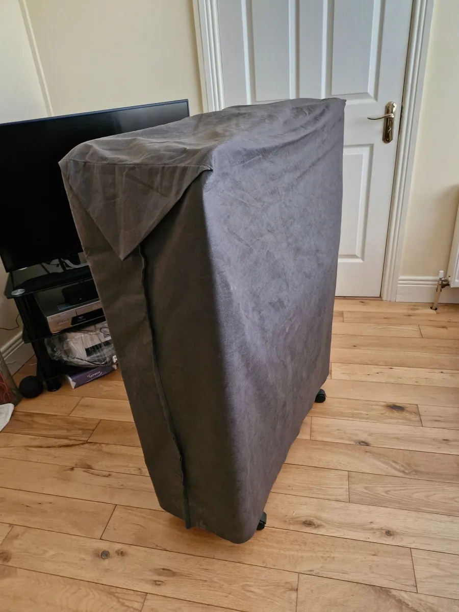 Folding bed on wheels - Image 1
