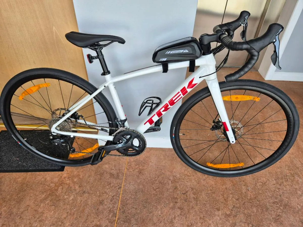 Trek Domane AL 3 woman road bike with2 type pedals - Image 1