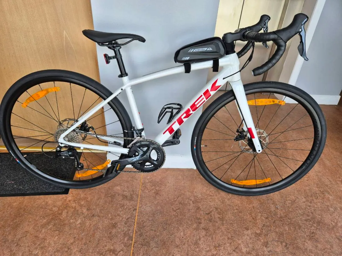 Trek Domane AL 3 woman road bike with2 type pedals - Image 2