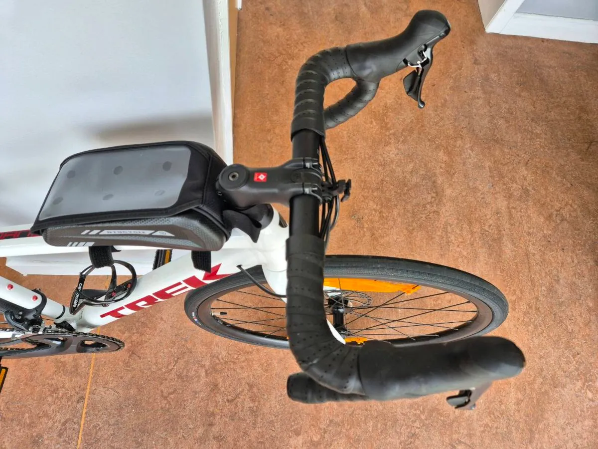 Trek Domane AL 3 woman road bike with2 type pedals - Image 3