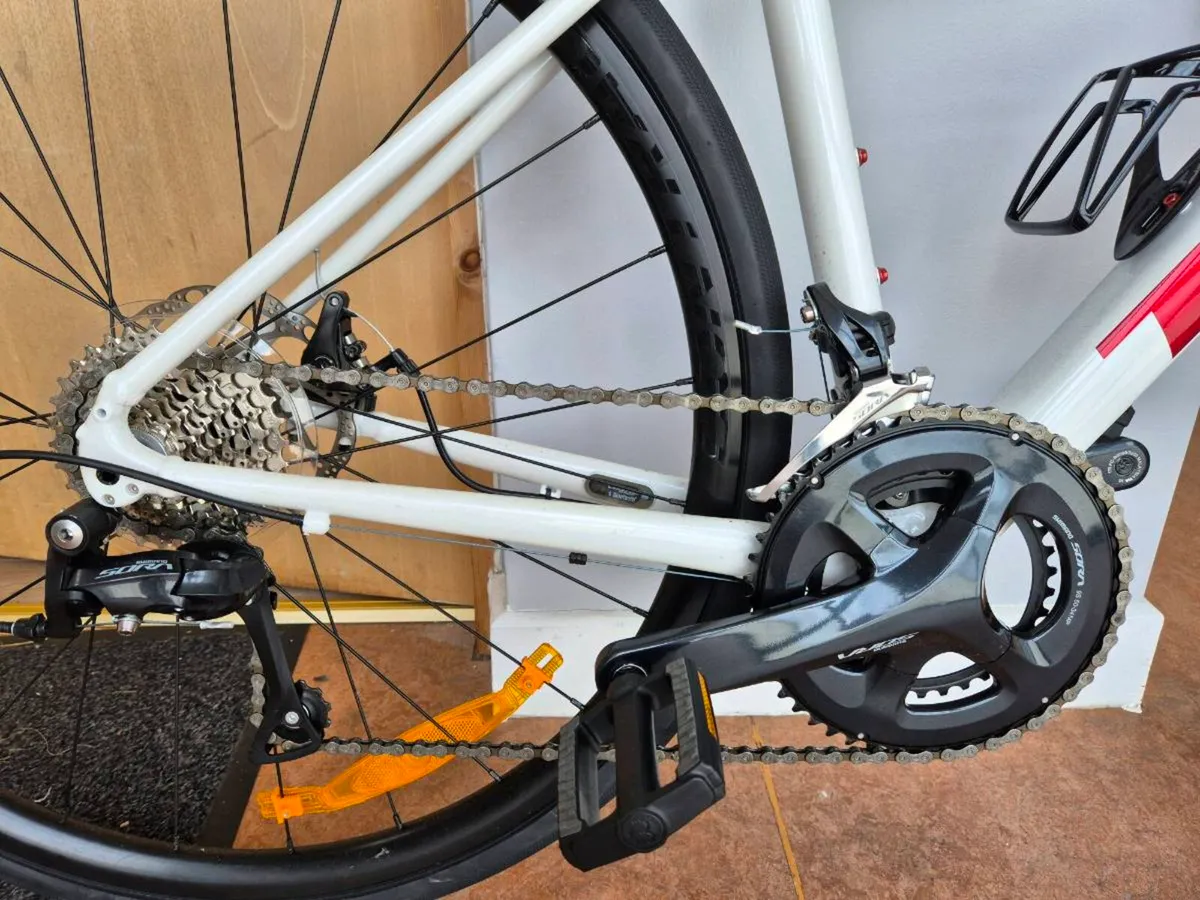 Trek Domane AL 3 woman road bike with2 type pedals - Image 4