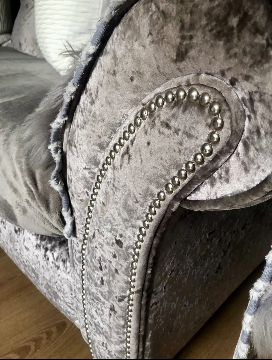 Lovely sofa and matching chair - Image 4