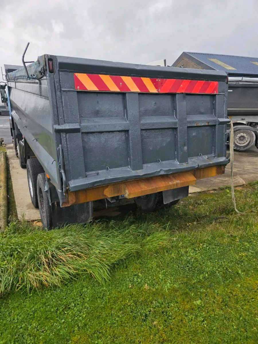 Hino 700 tipper - Image 3