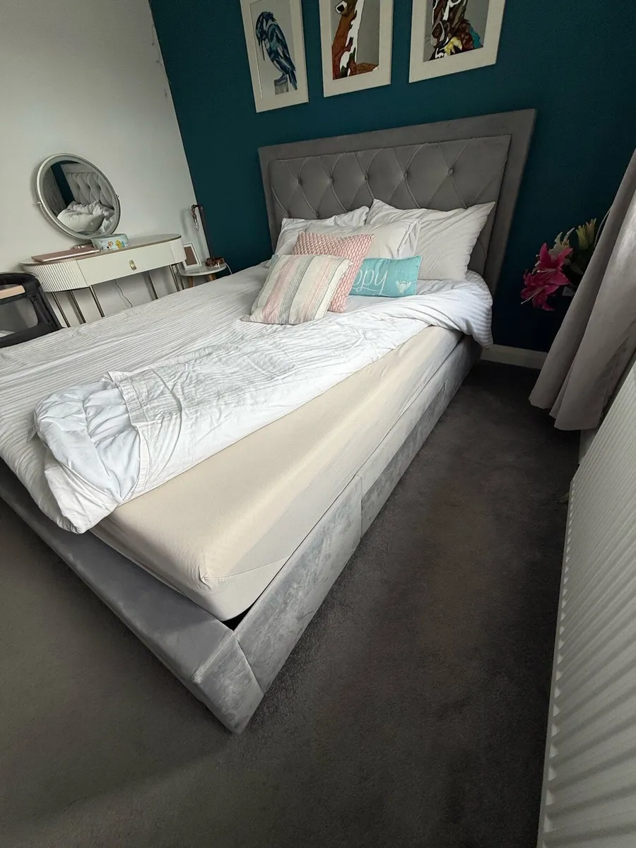 King size bed - Image 2