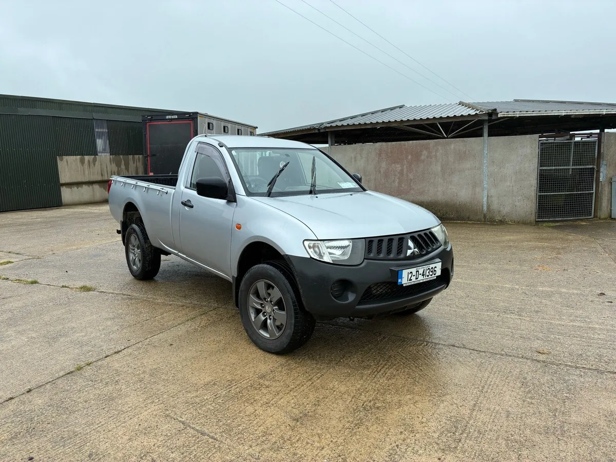 Mitsubishi jeep - Image 1
