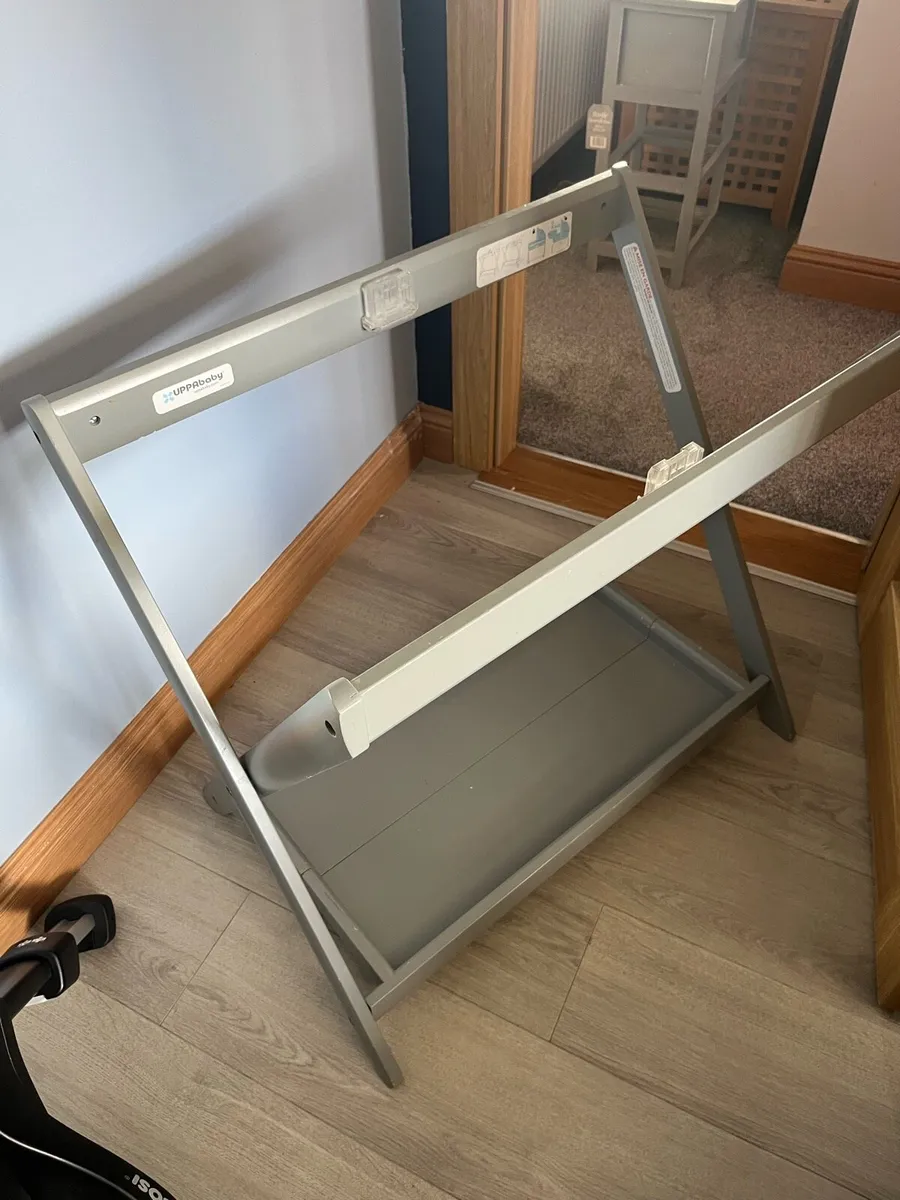 Uppababy carrycot stand - Image 1