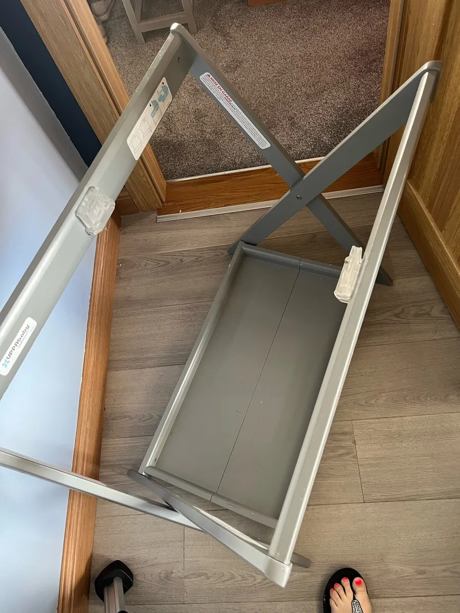 Uppababy carrycot stand - Image 2