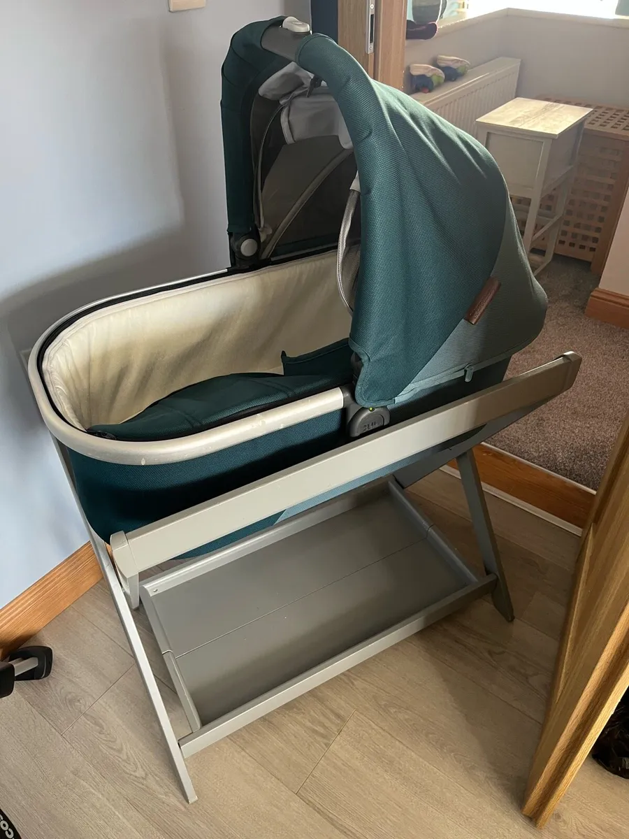 Uppababy carrycot stand - Image 4