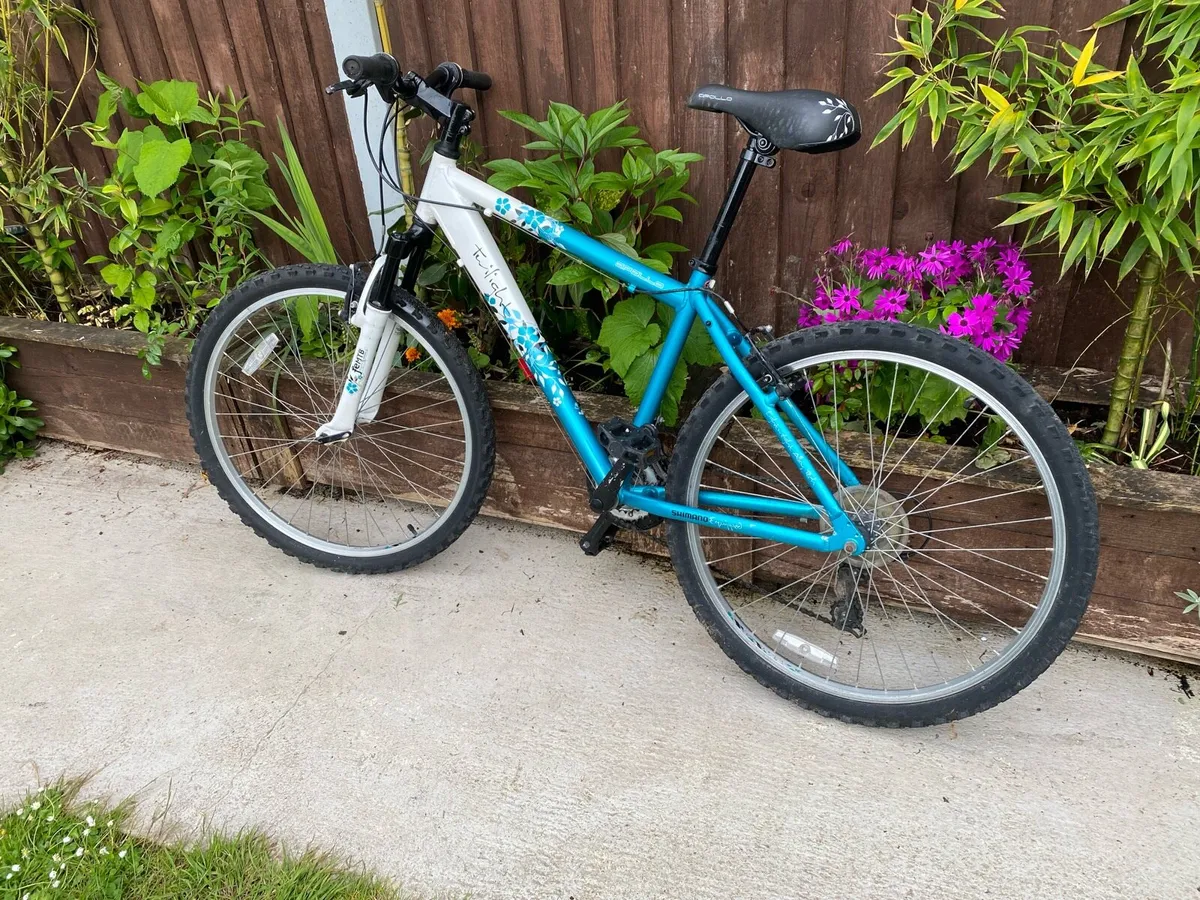 Apollo 21 speed 26 inch wheels front - Image 4