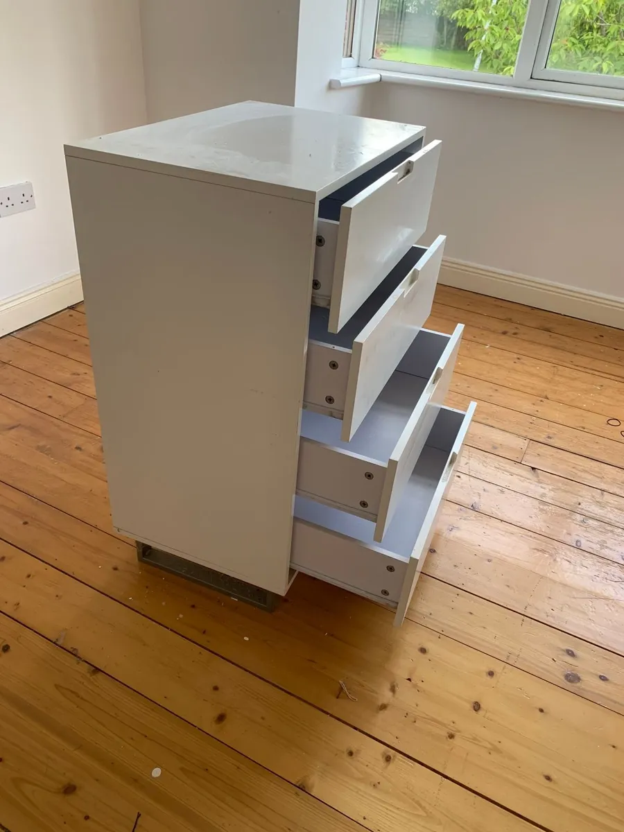 Chest of drawers - Image 1