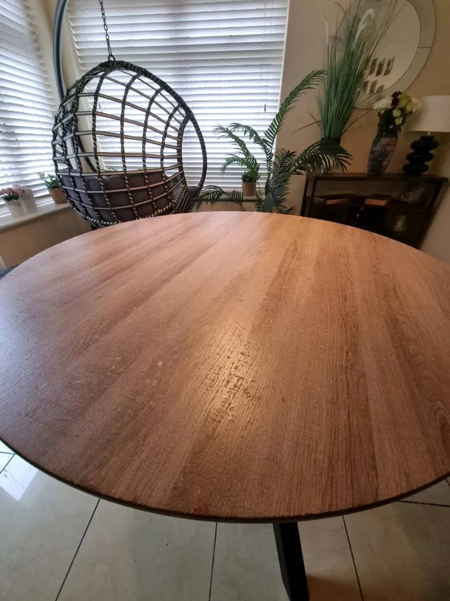 Dining table - Image 1