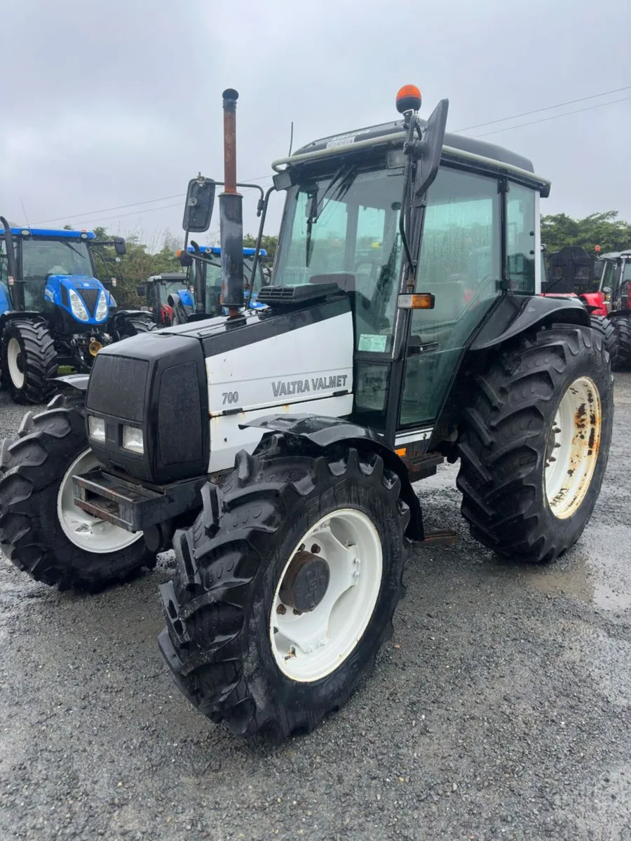 Valtra 700 - Image 2
