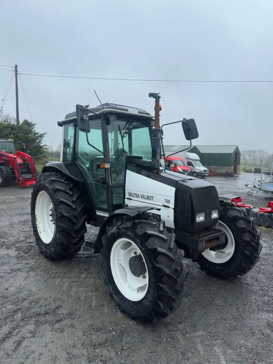 Valtra 700 - Image 1