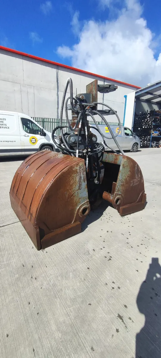 Clamshell Bucket - Image 1