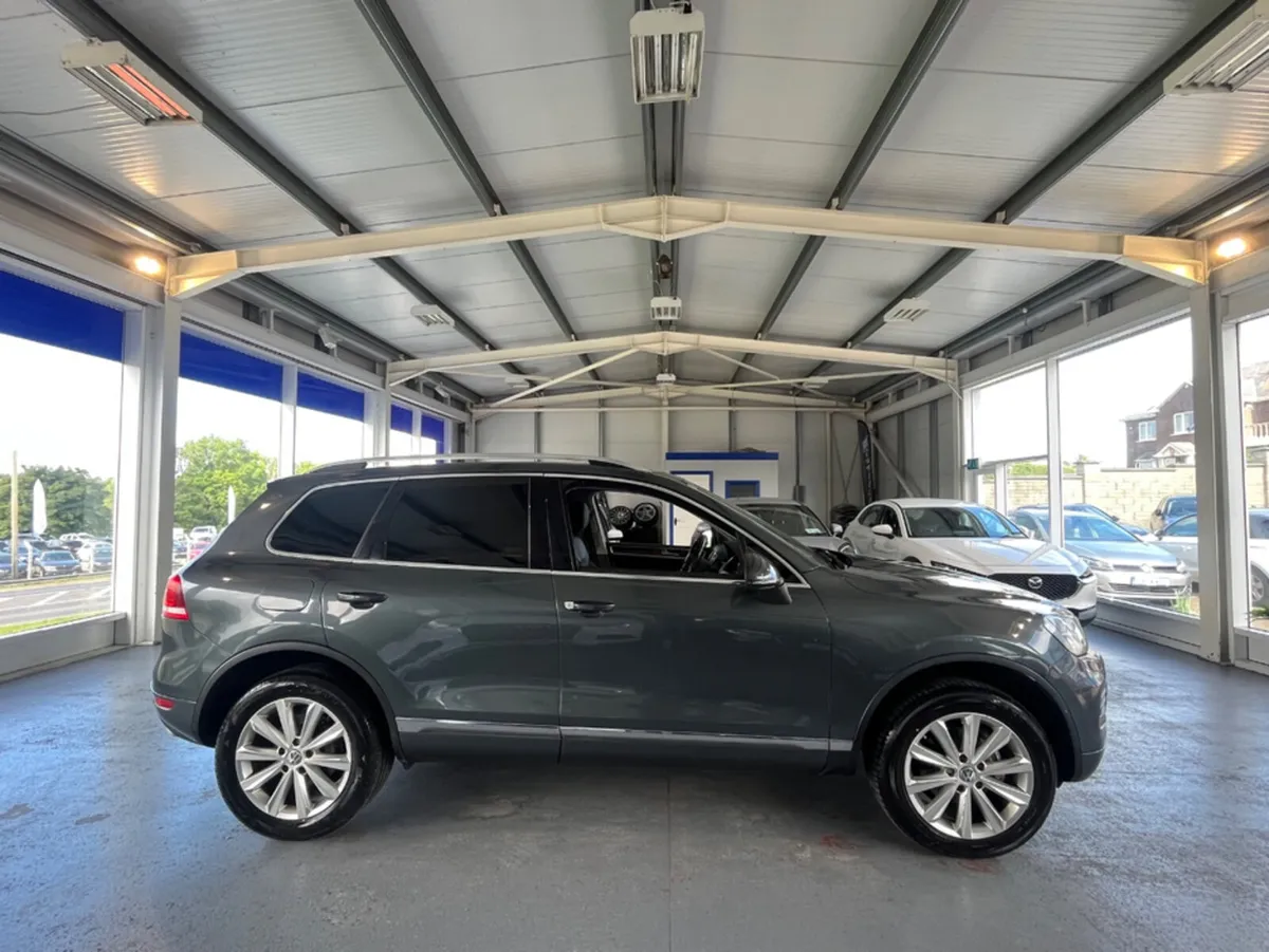 Volkswagen Touareg 3.0 TDI V6 SE BLUEMOTION 5DR - Image 4
