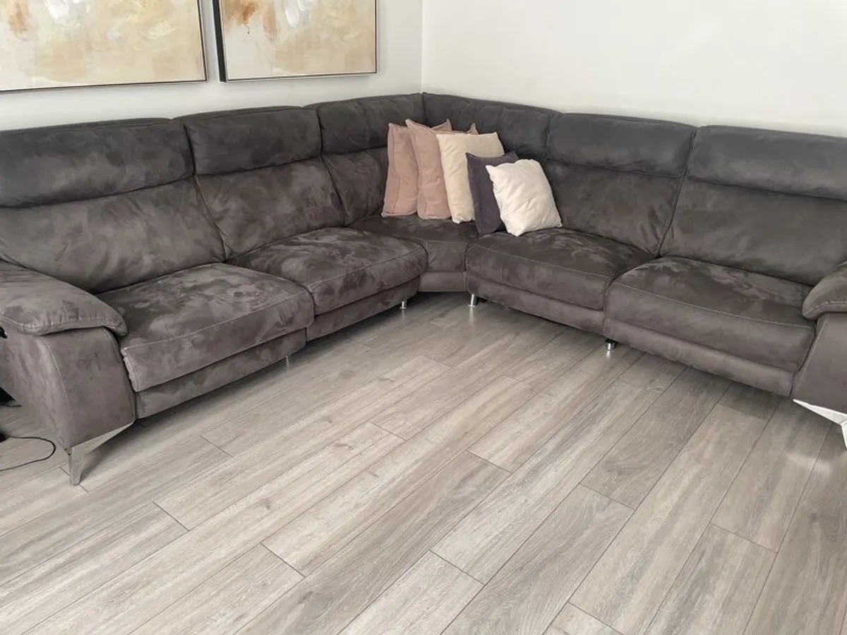 Recliner chair (electric) - Image 1