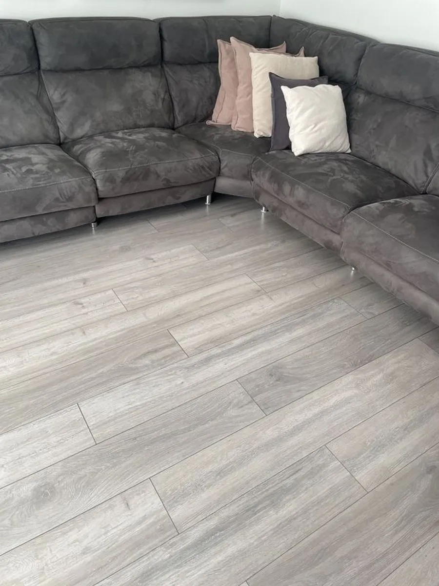 Recliner chair (electric) - Image 2