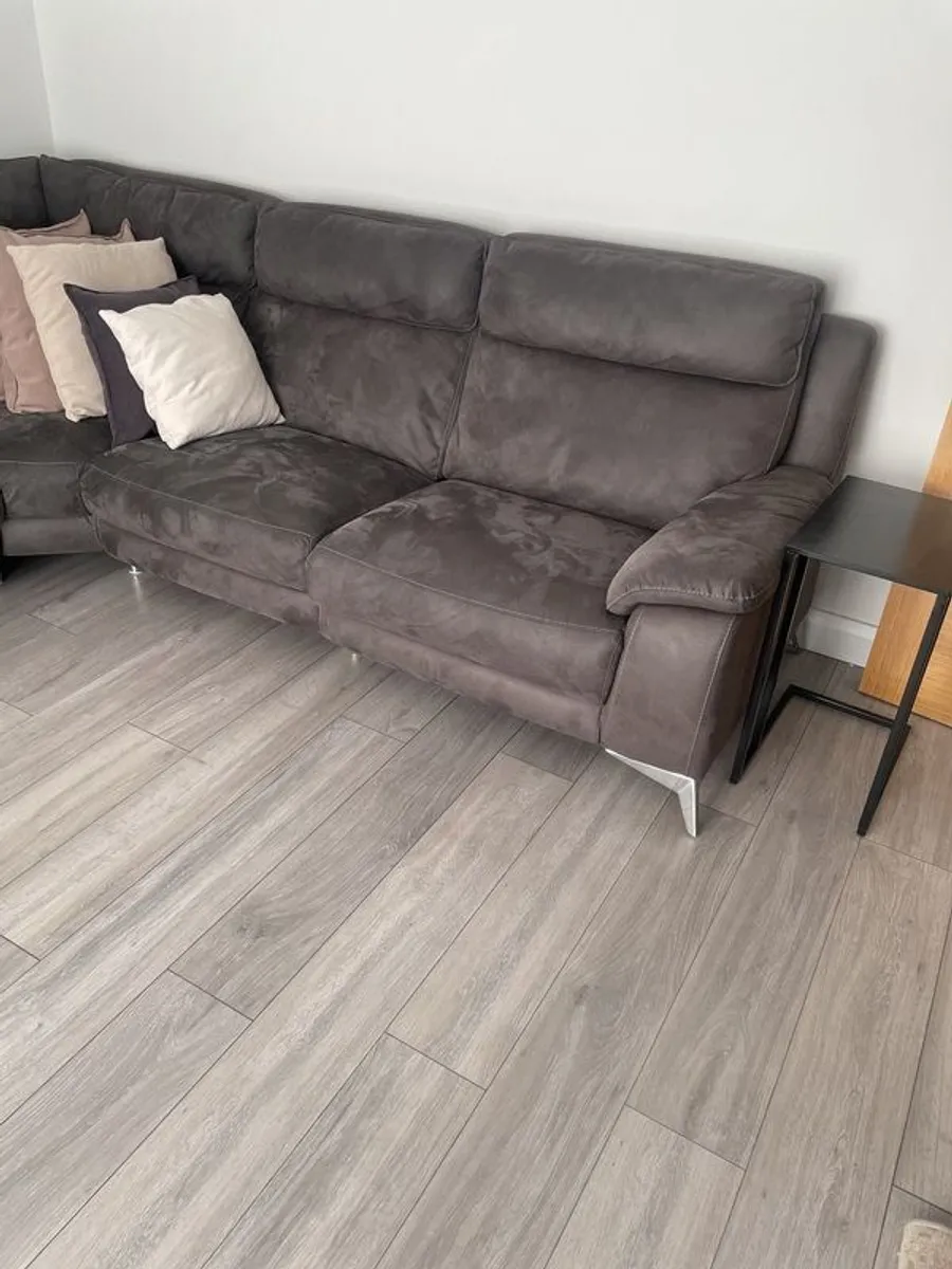 Recliner chair (electric) - Image 3