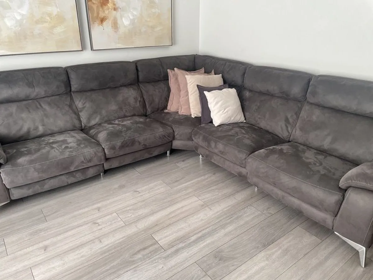 Recliner chair (electric) - Image 4