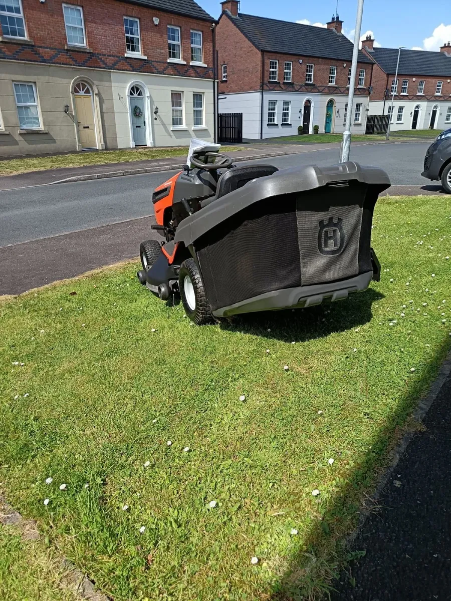Husqvarna commercial ride on lawnmower - Image 4