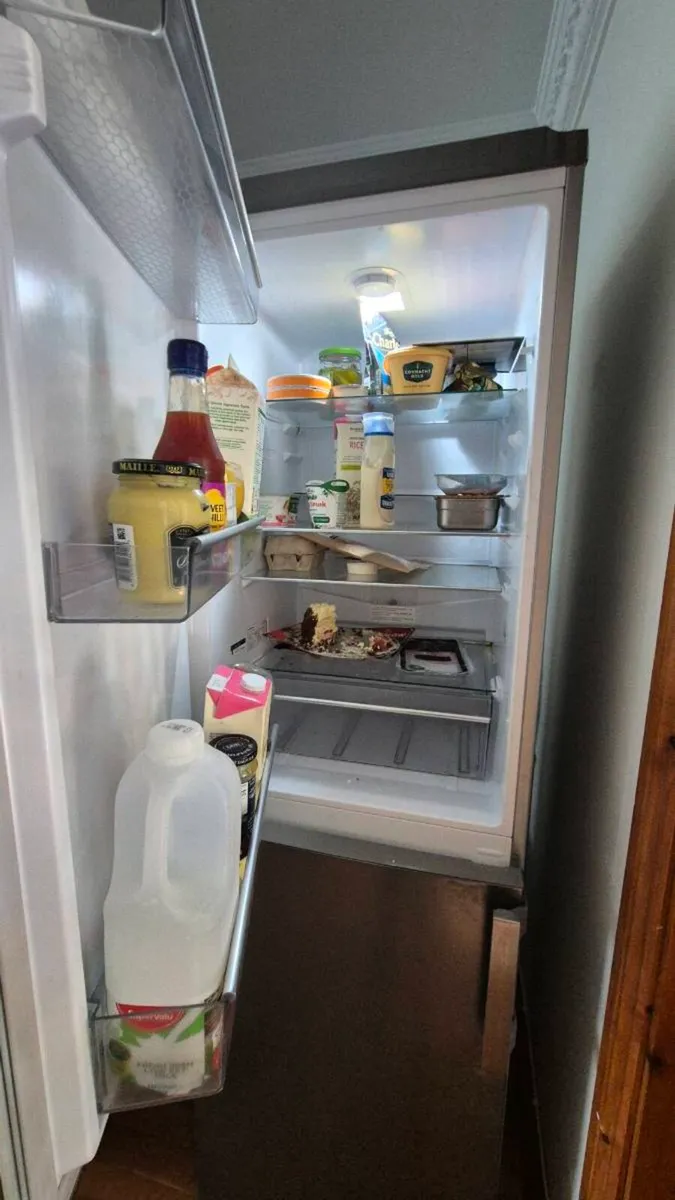 Fridge freezer 50/50 - Image 3