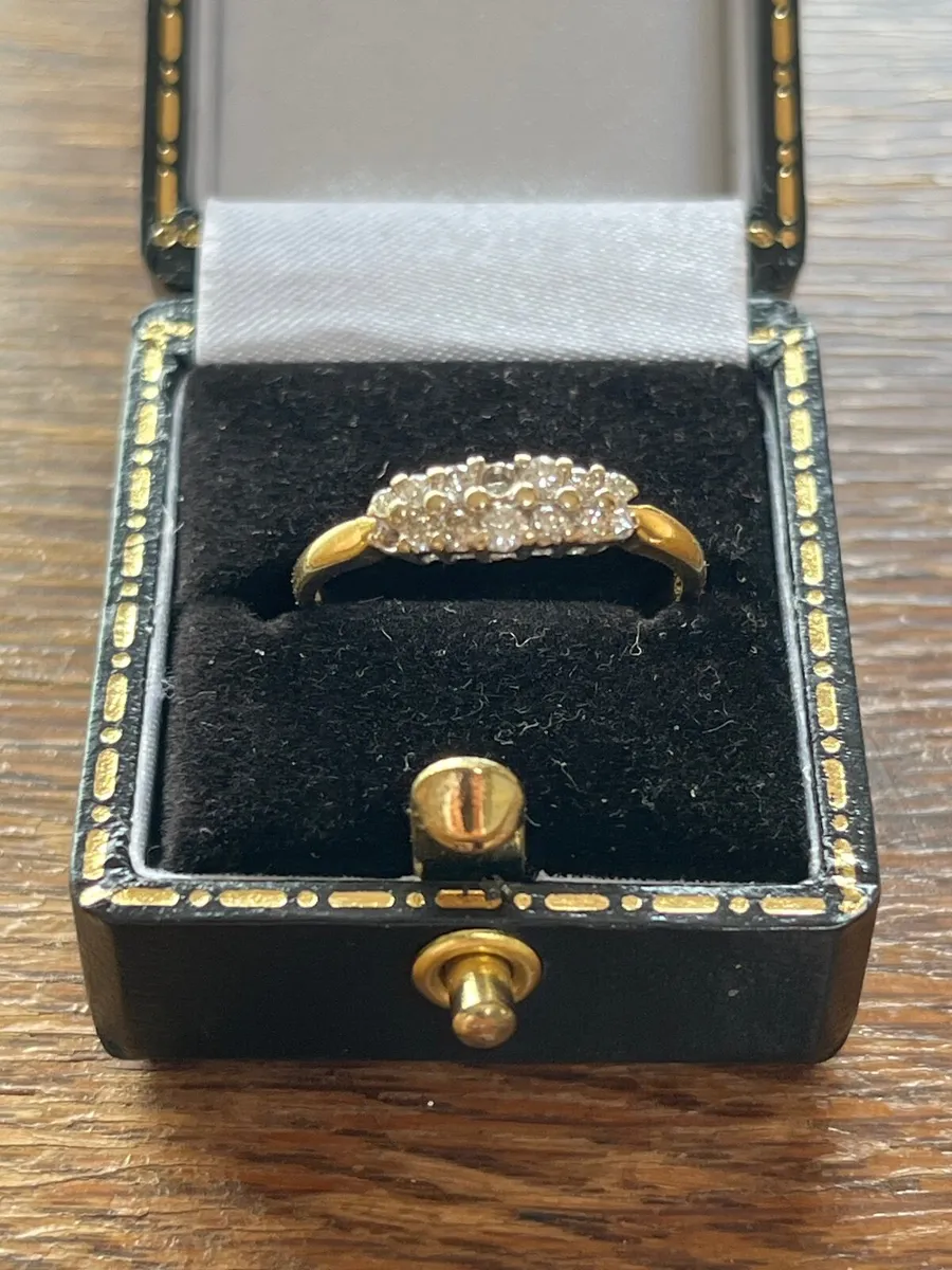 18 ct gold ring - Image 1