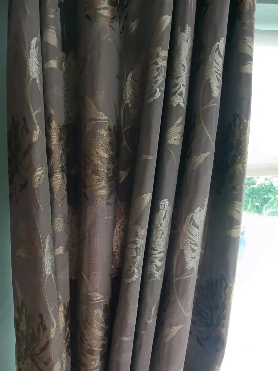 Curtains - Image 2